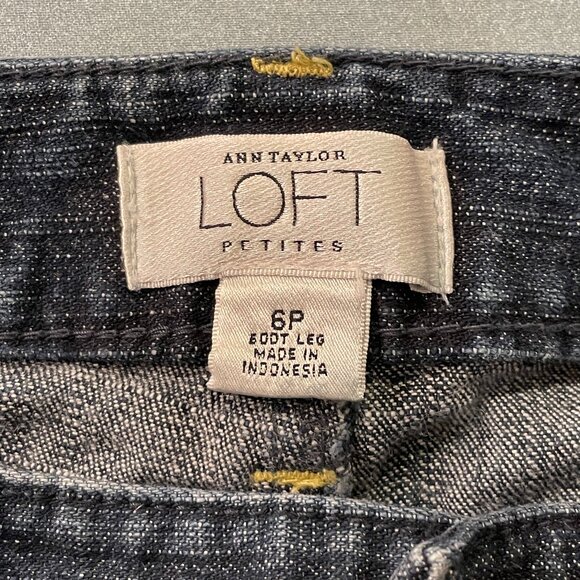 ANN TAYLOR LOFT Boot Leg Jeans. Blue Dark Wash, 6P - Picture 4 of 5